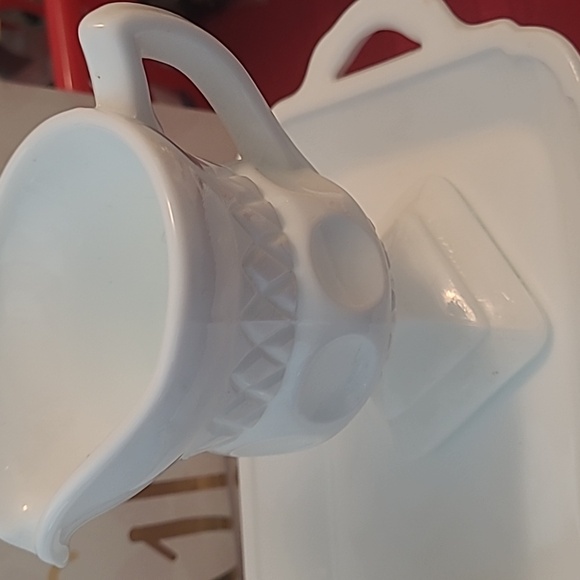 Milkglass cream and sugar - Picture 4 of 4